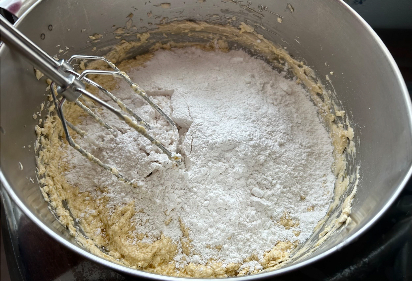 ブラックカラントと米粉の蜂蜜ケーキ