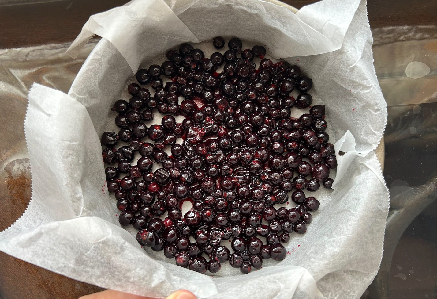 ブラックカラントと米粉の蜂蜜ケーキ