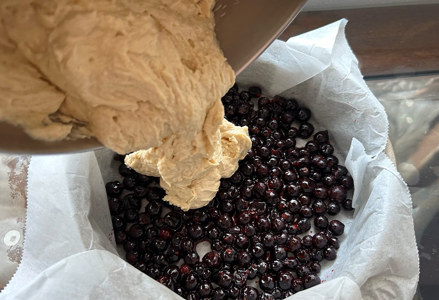 ブラックカラントと米粉の蜂蜜ケーキ