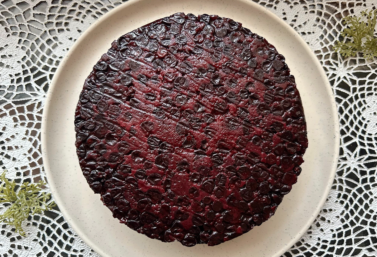 ブラックカラントと米粉の蜂蜜ケーキ