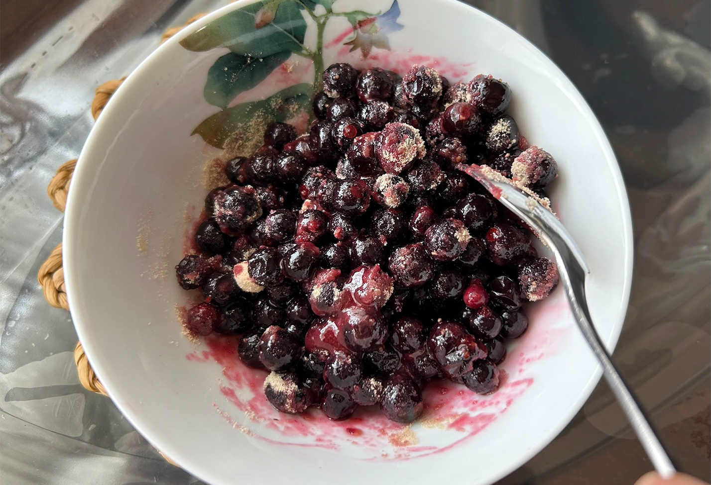 ブラックカラントと米粉の蜂蜜ケーキ