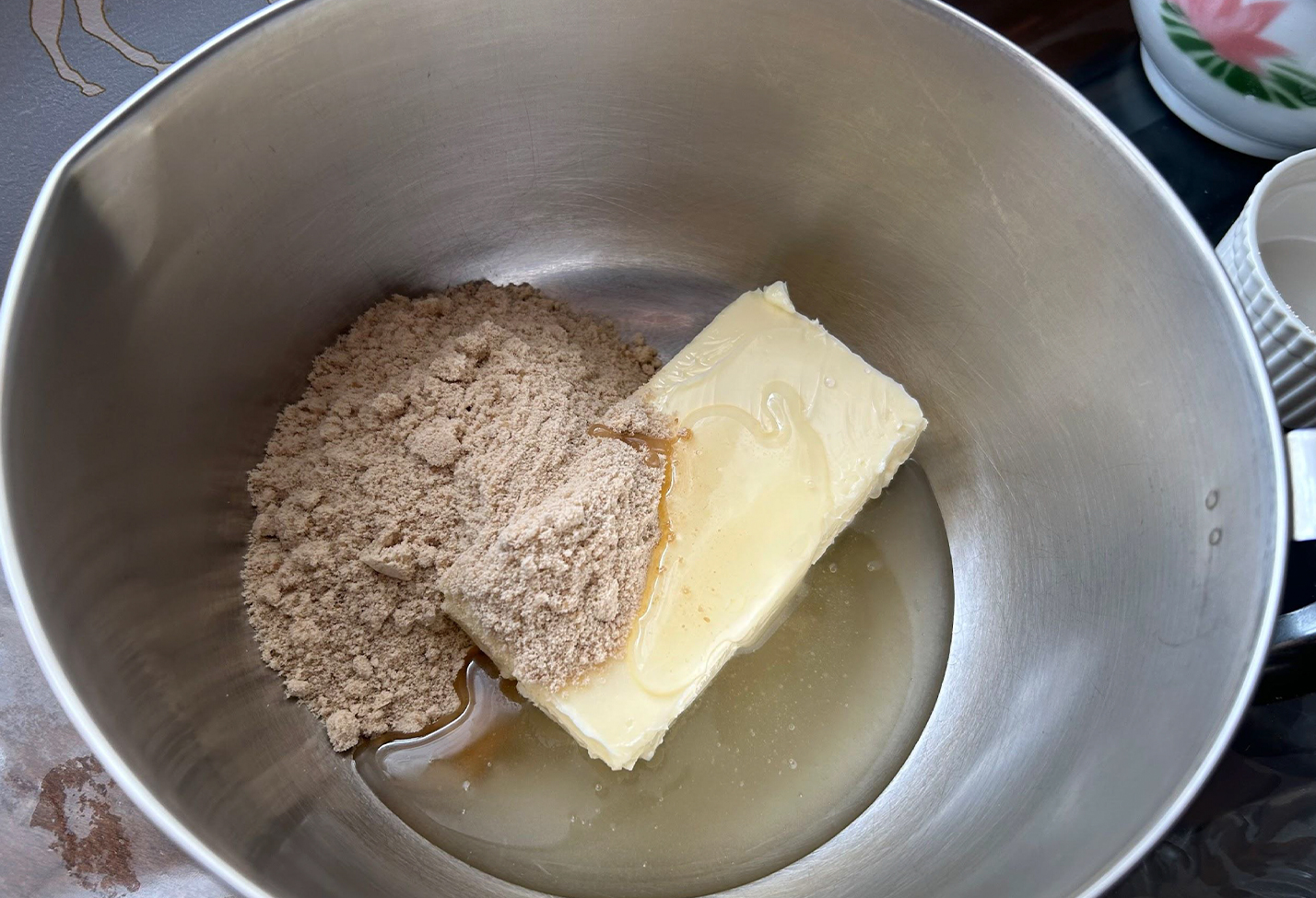 ブラックカラントと米粉の蜂蜜ケーキ