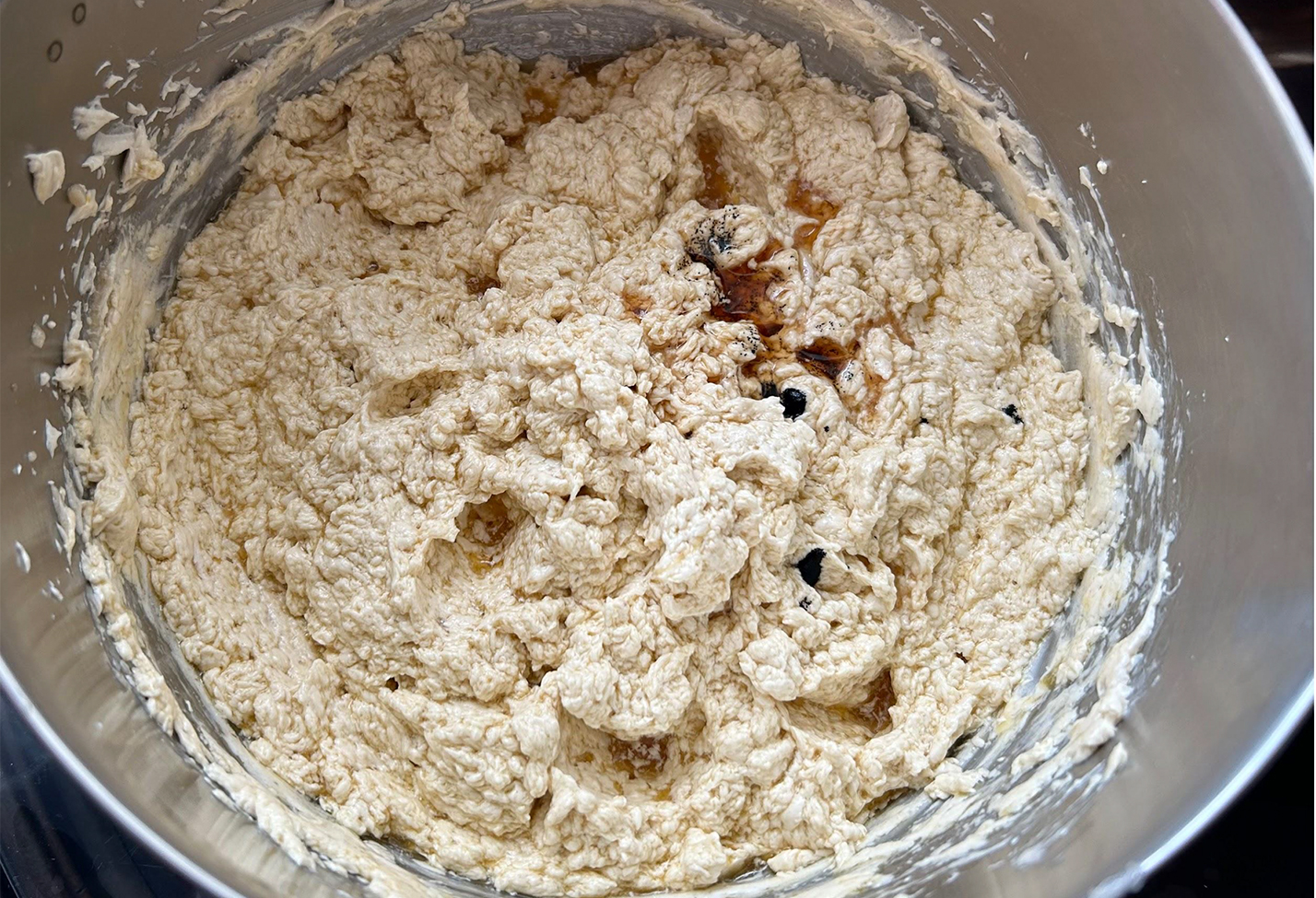 ブラックカラントと米粉の蜂蜜ケーキ