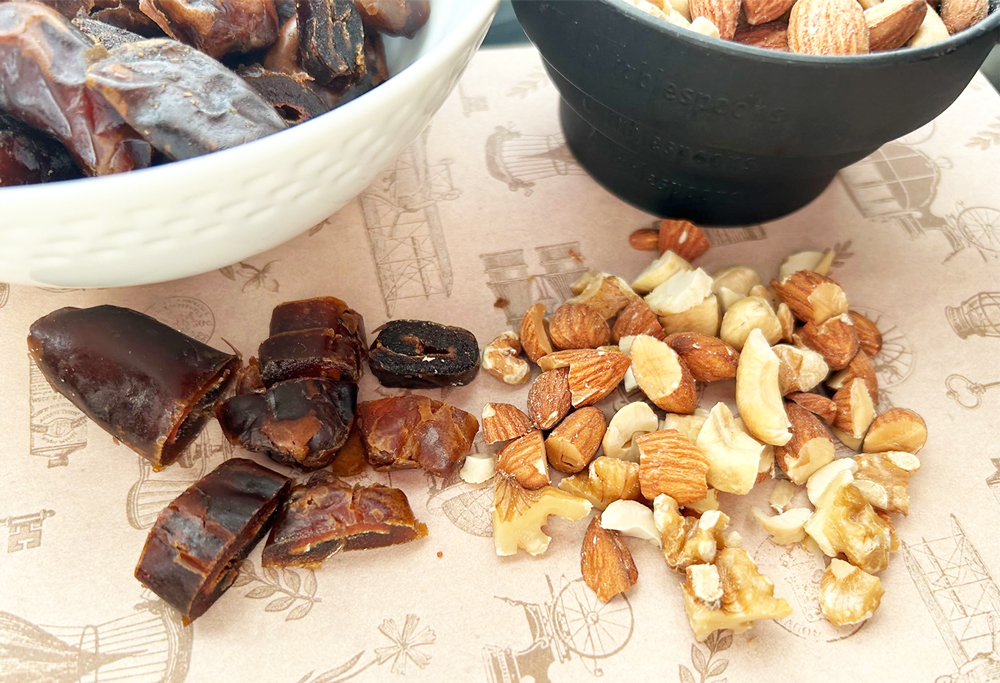 抹茶とブラックカラントのエナジーボール