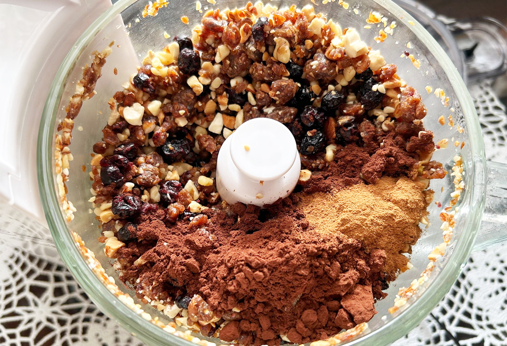 抹茶とブラックカラントのエナジーボール