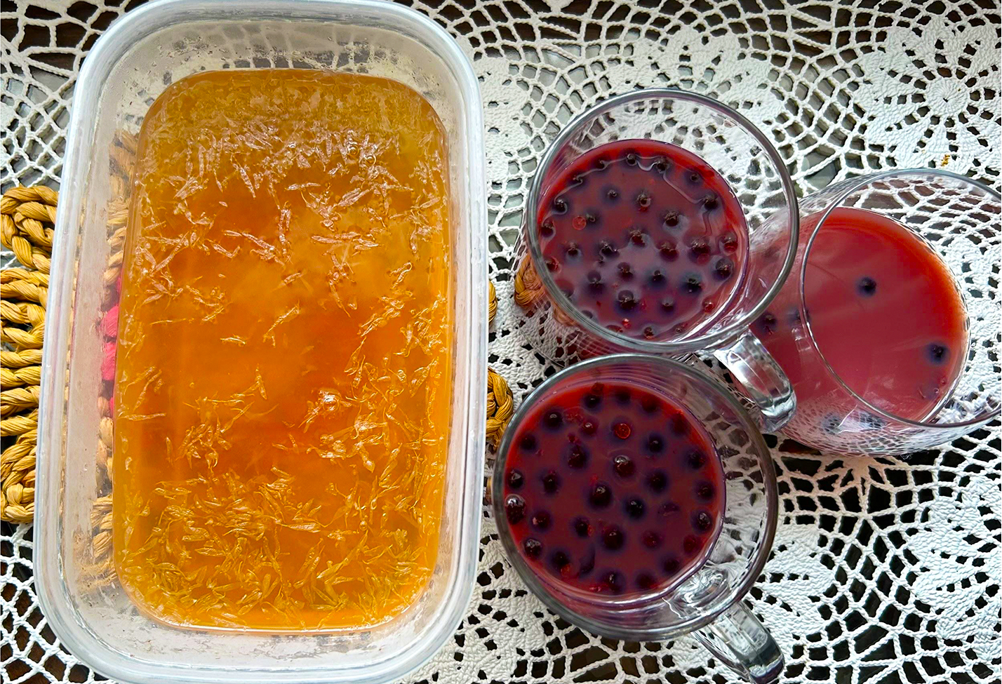 ブラックカラントとレモネードの二層ゼリー