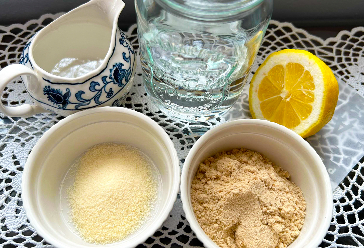 ブラックカラントとレモネードの二層ゼリー